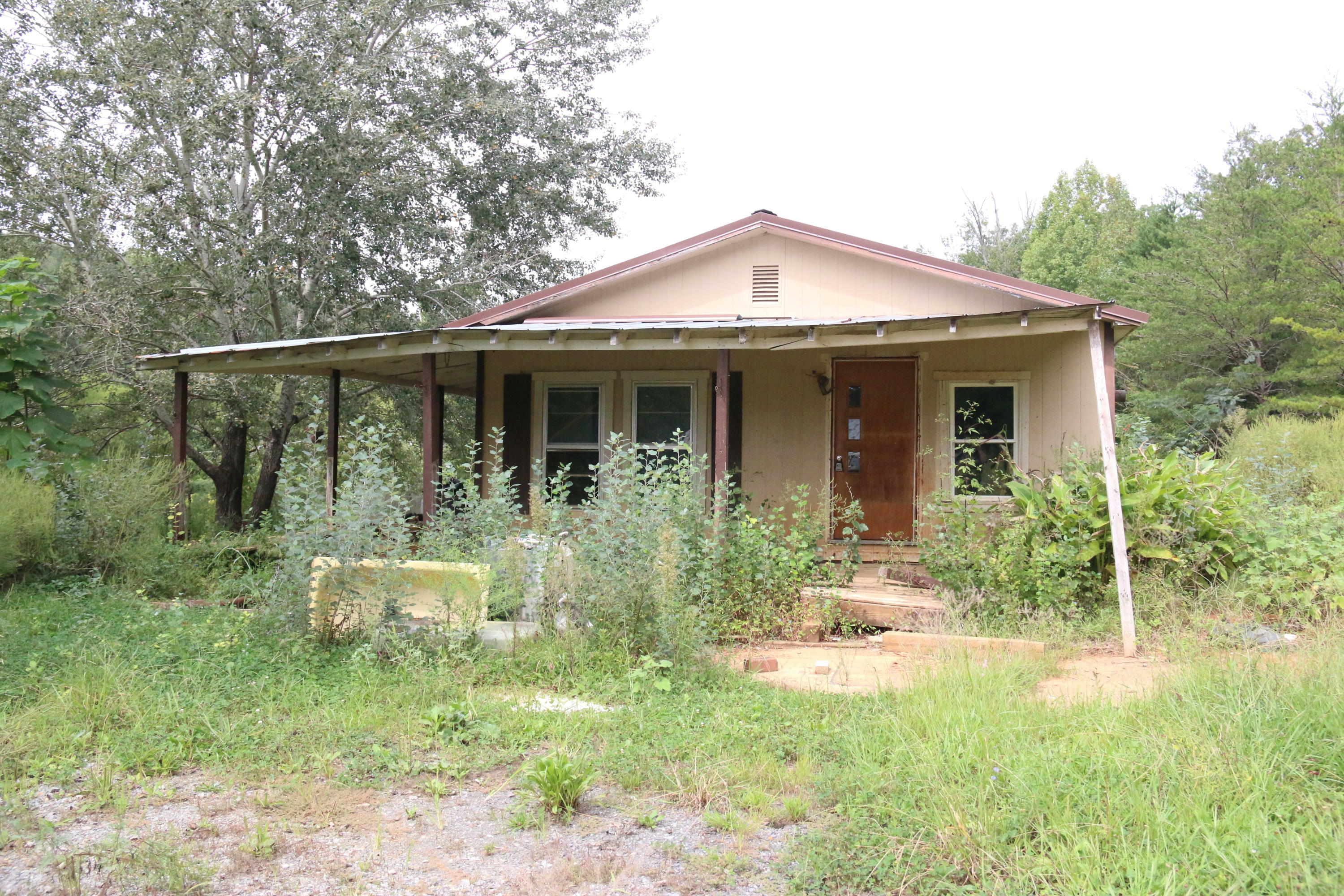 Property Photo:  285 Dunn Rd  TN 37385 