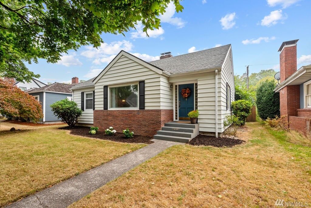 Property Photo: 1408 19th Avenue WA 98632