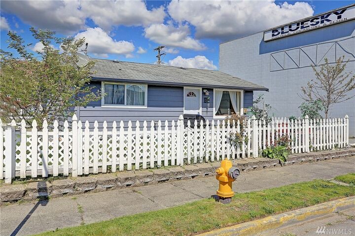 Property Photo:  1201 2nd  WA 98270 