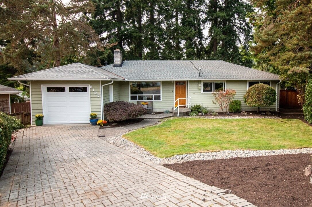 Property Photo:  8127  215th Place  SW  WA 98026 