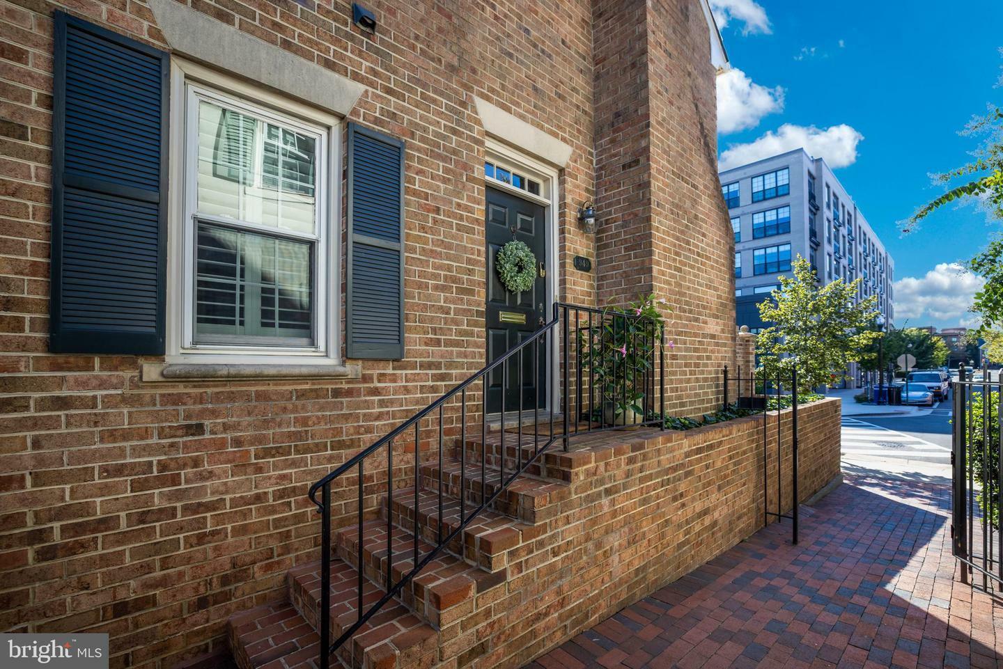 Property Photo:  949 N Pitt Street  VA 22314 