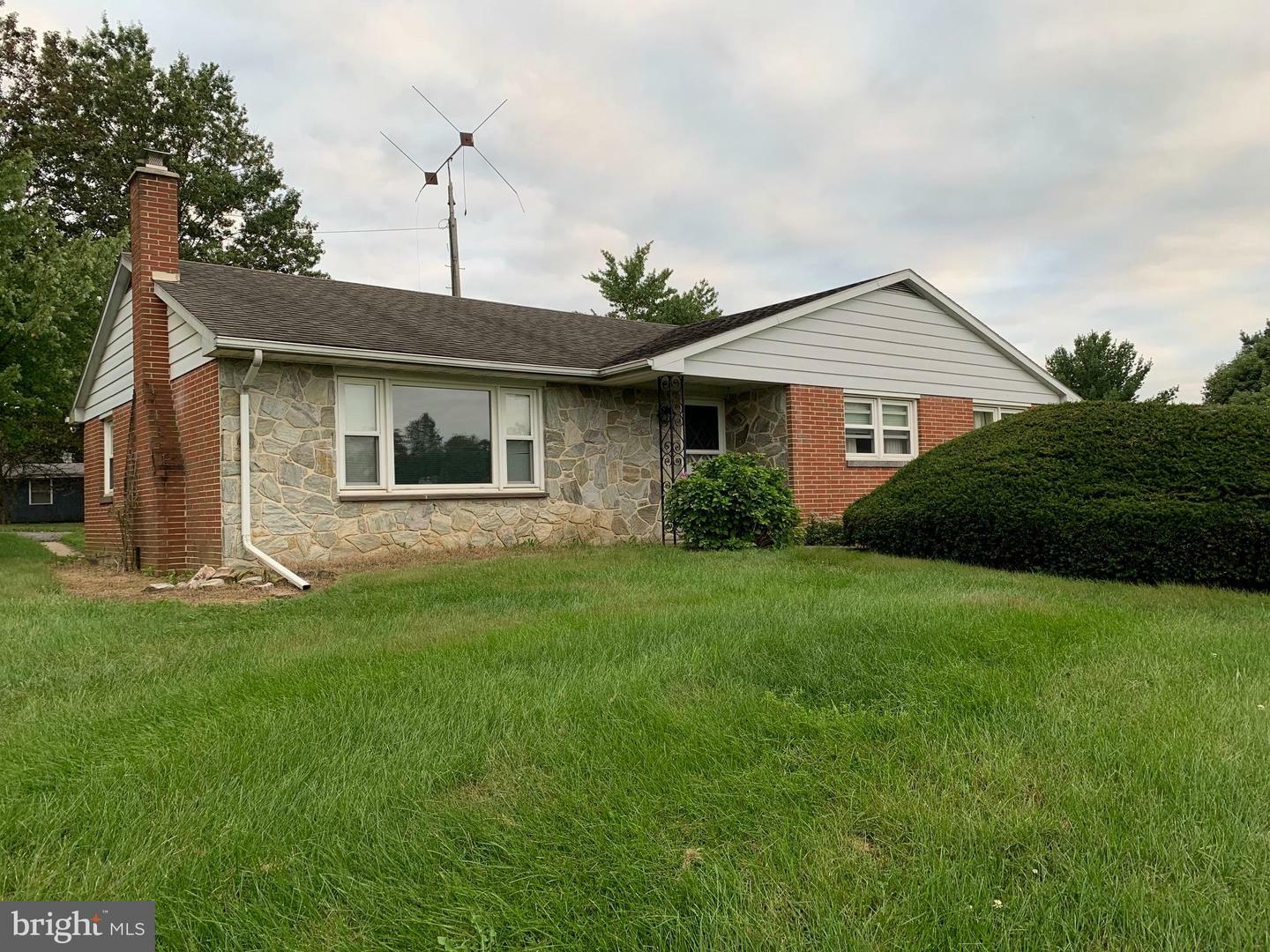 Property Photo:  852 Mount Joy Road  PA 17545 