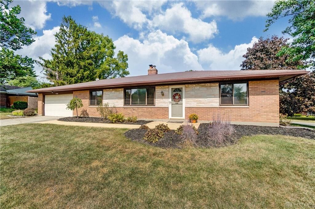 Property Photo: 1109 Chateau Drive OH 45429