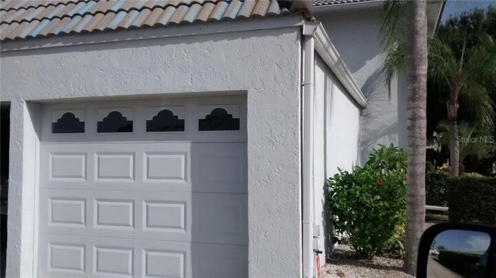 Property Photo:  932 Capri Isles Boulevard 118  FL 34292 