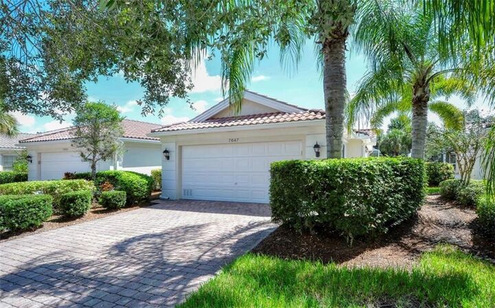 Property Photo:  7647 Pesaro Drive  FL 34238 