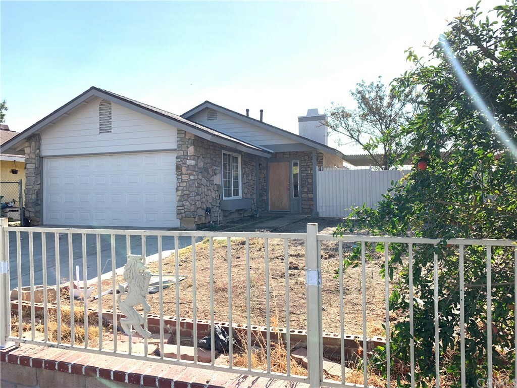 Property Photo:  13374 Cavandish Lane  CA 92553 