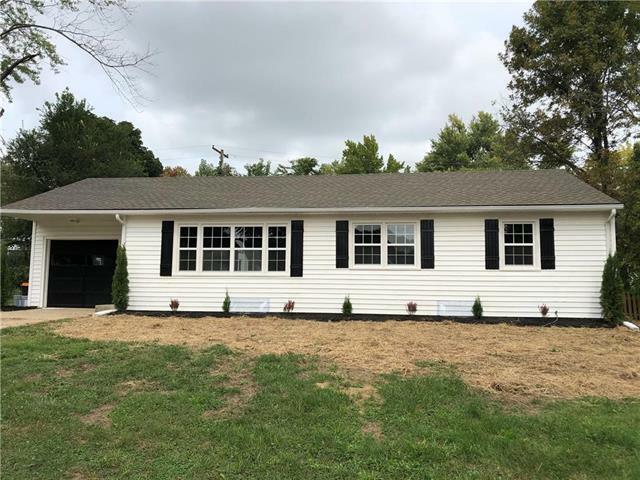 Property Photo: 904 Maple Lane MO 64701