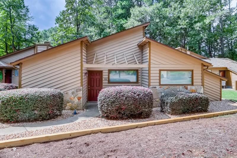 Property Photo:  812 Bonnie Glen Drive SE  GA 30067 