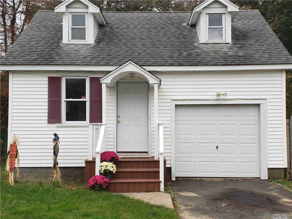 Property Photo:  66 Dahlia Drive  NY 11951 