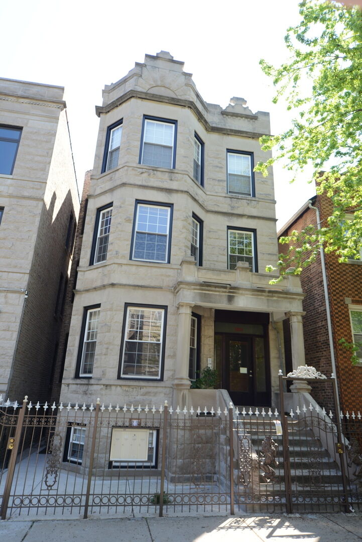Property Photo: 3323 W Pierce Avenue 2 IL 60651