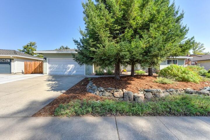 3924 Linus Way  Carmichael CA 95608 photo