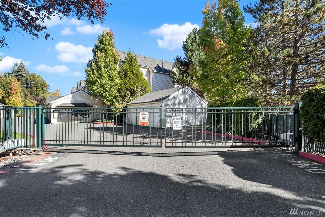 Property Photo:  440 Maple Ave SW A104  WA 98057 