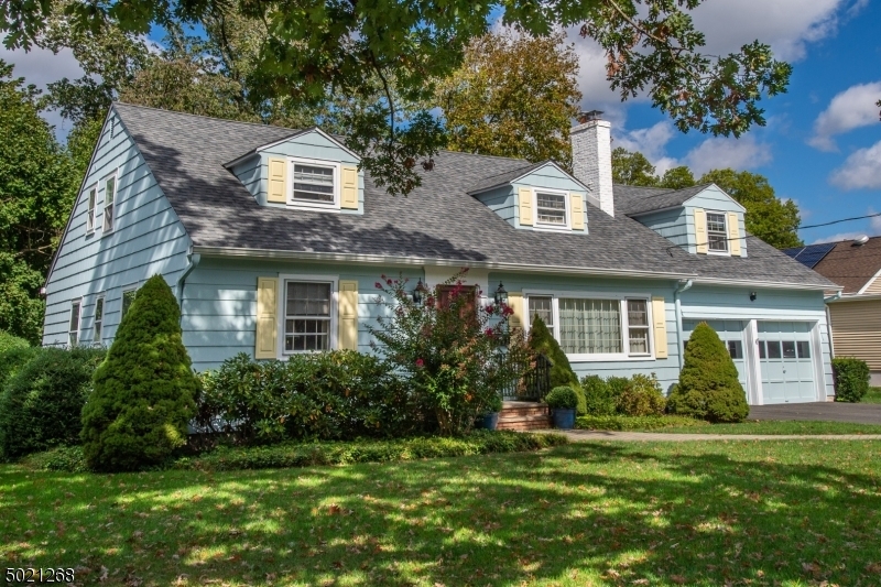 Property Photo:  8 Parker Rd  NJ 07960 