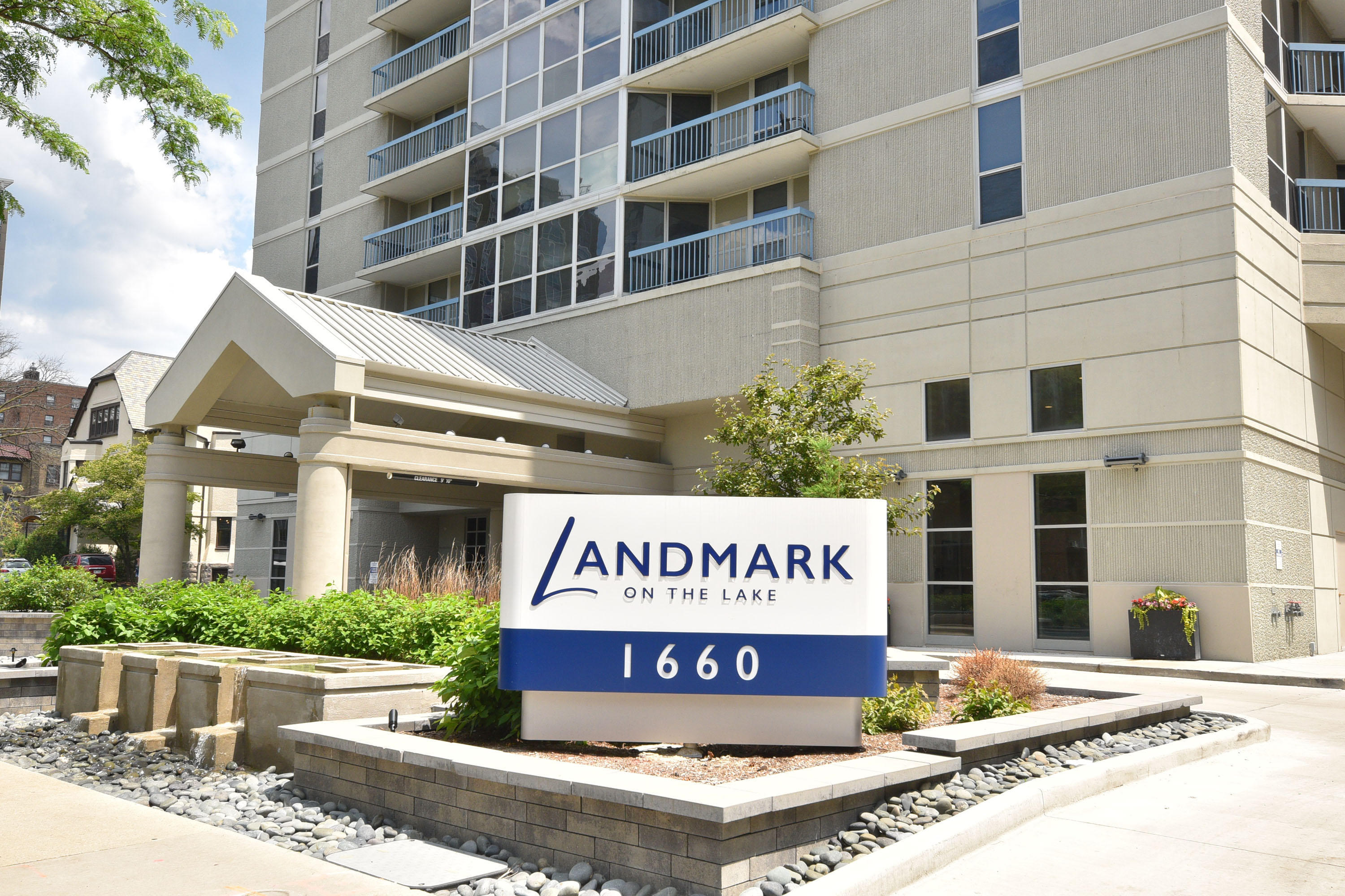 Property Photo: 1660 N Prospect Ave 1604 WI 53202
