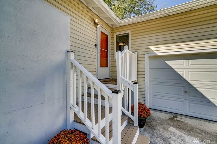 Property Photo: 1910 SW Brandon St WA 98106