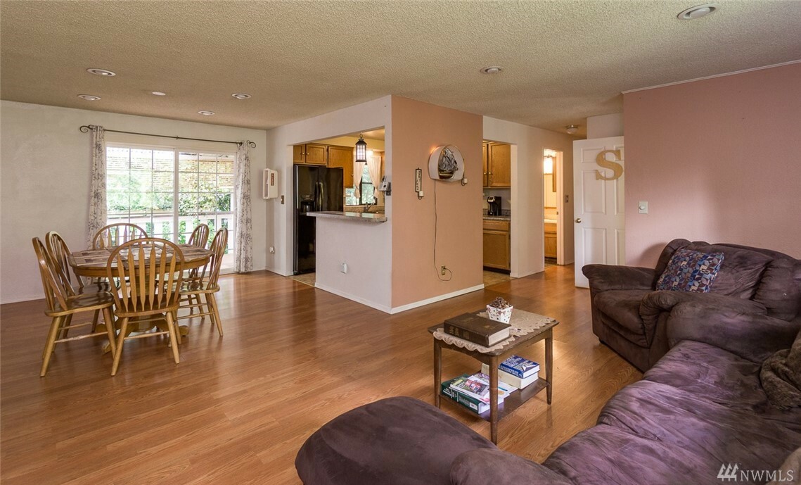 Property Photo:  717 N 184th St  WA 98133 