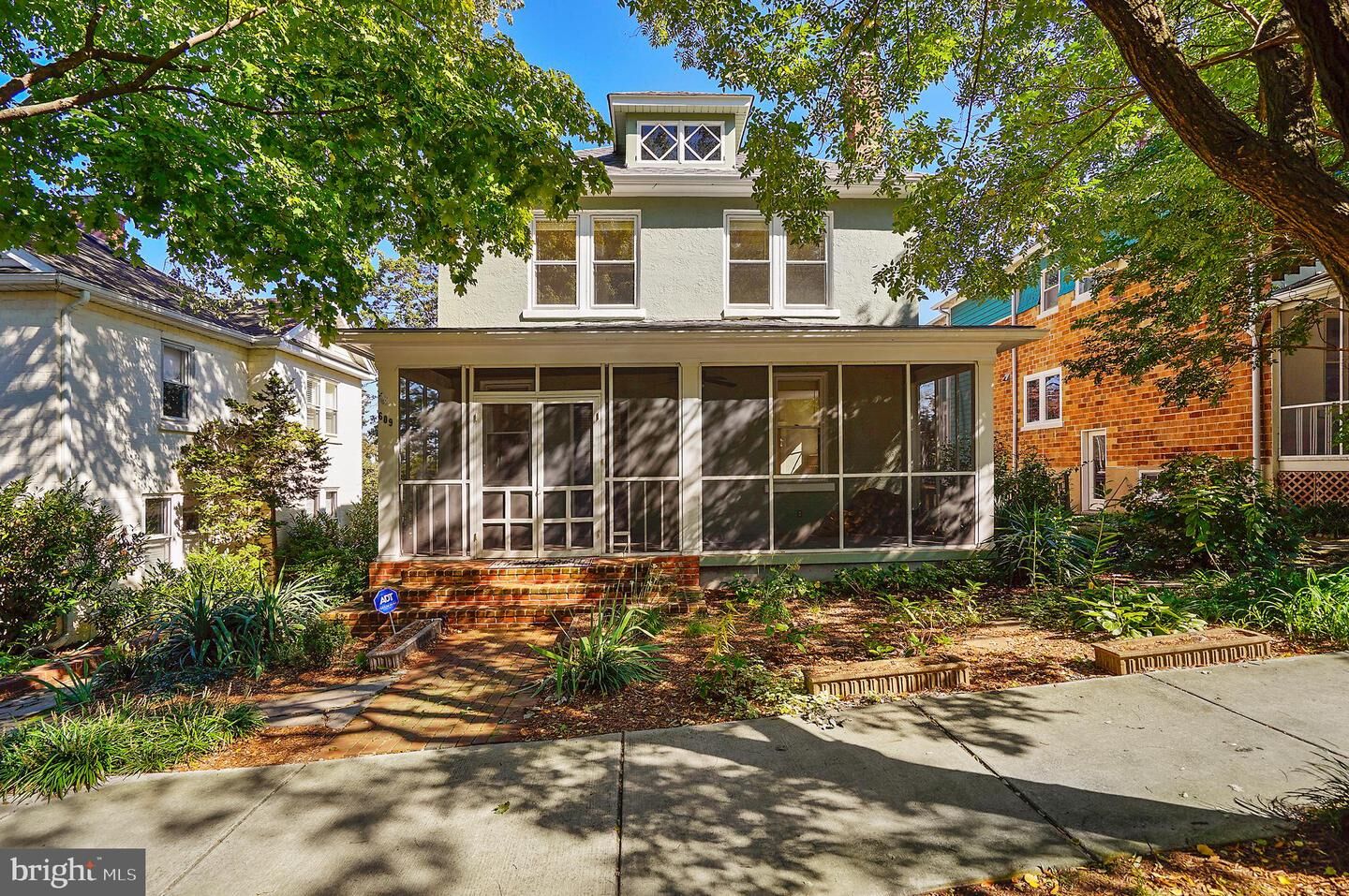 Property Photo: 609 N View Terrace VA 22301