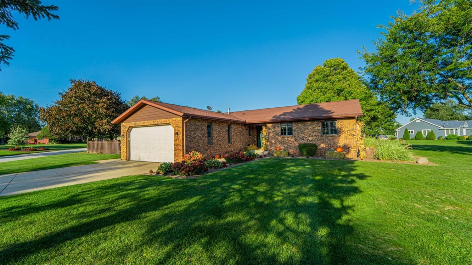 Property Photo:  227 Thornhedge Drive  IN 46383 