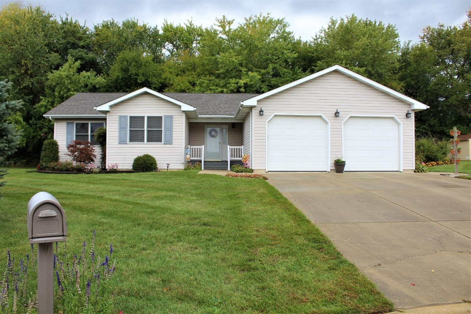 Property Photo: 1608 N Circle View Lane IN 46350