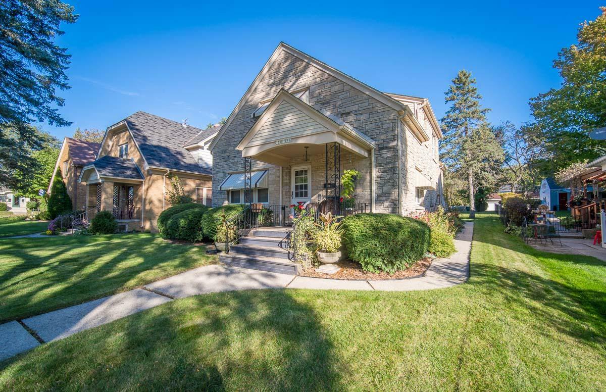 Property Photo: 1066 Poplar St 1066A WI 53095