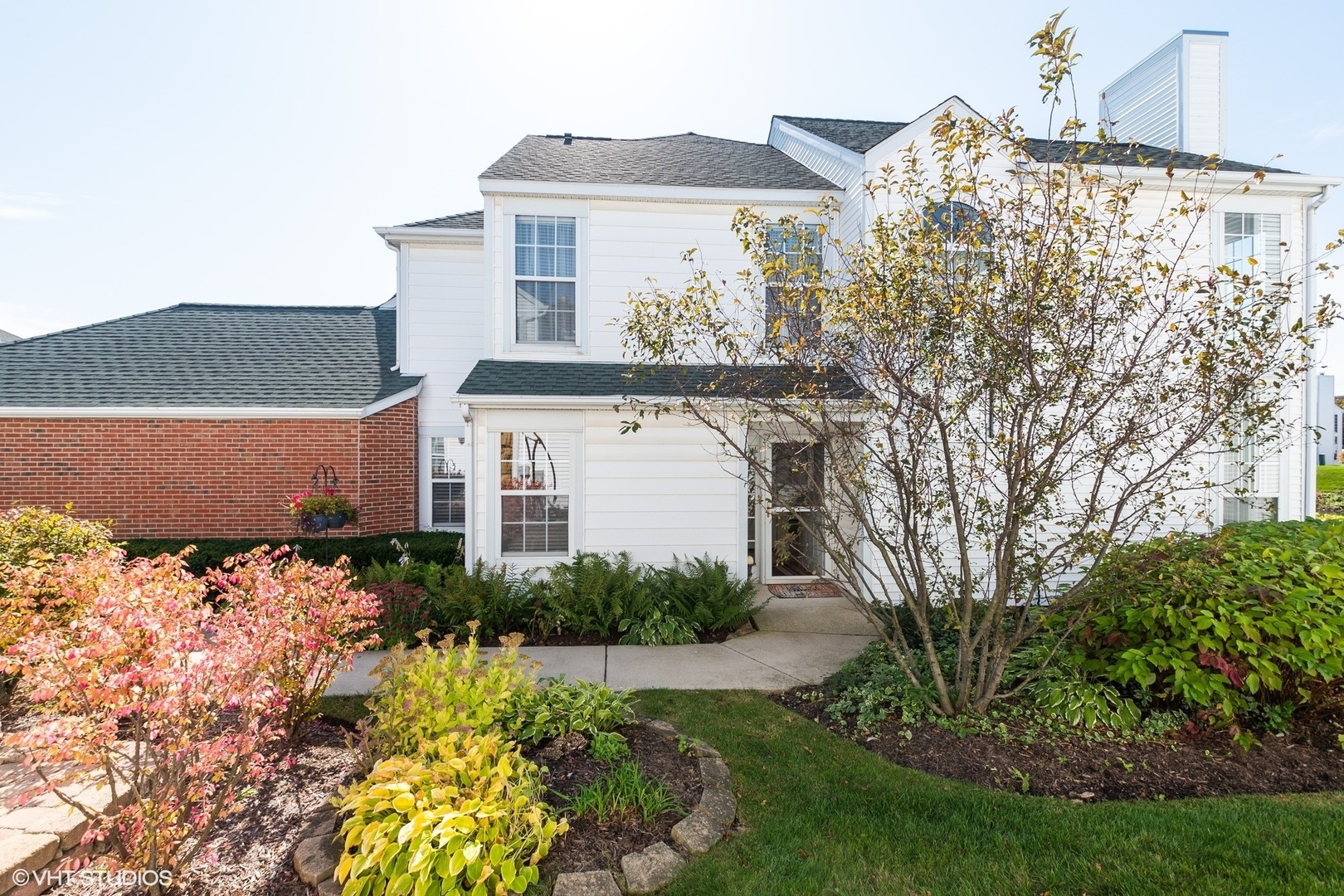 Property Photo:  112 Meadowbrook Lane  IL 60044 