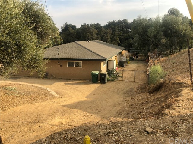 Property Photo:  855 W County Line Road  CA 92320 