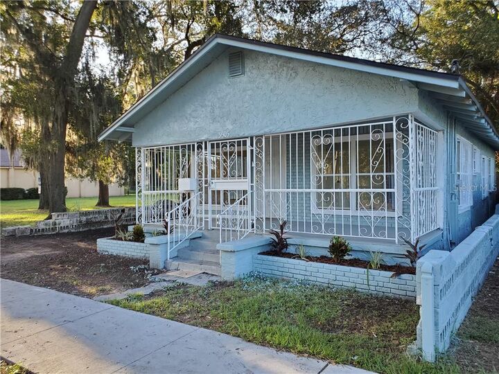 Property Photo: 3605 E Genesee Street FL 33610
