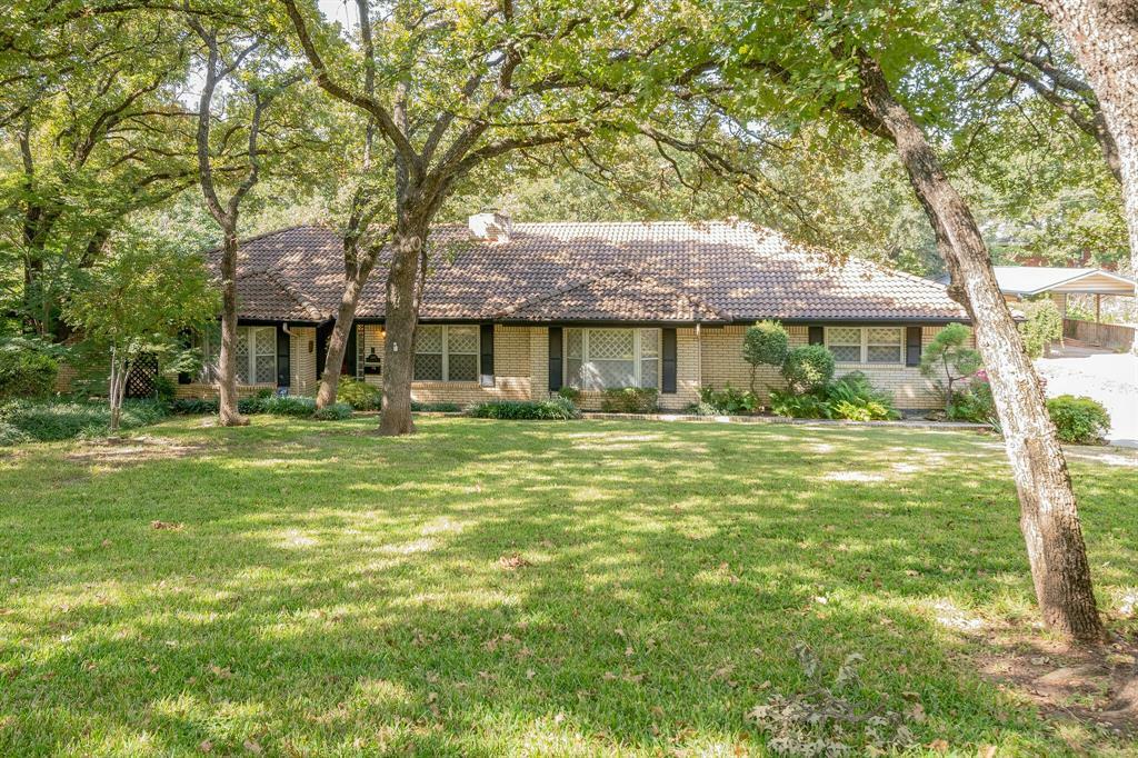 Property Photo:  1400 Driftwood Drive  TX 76040 