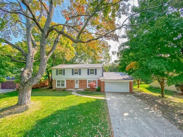 23050 Balcombe  Novi MI 48375 photo