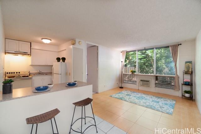 Property Photo: 920 Kaheka Street 2 HI 96814