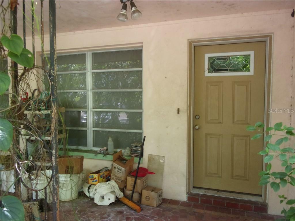 Property Photo:  1406 S Keene Road  FL 33756 