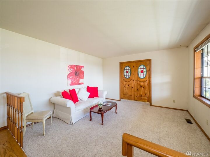 Property Photo:  1330 Suncrest Dr  WA 98290 