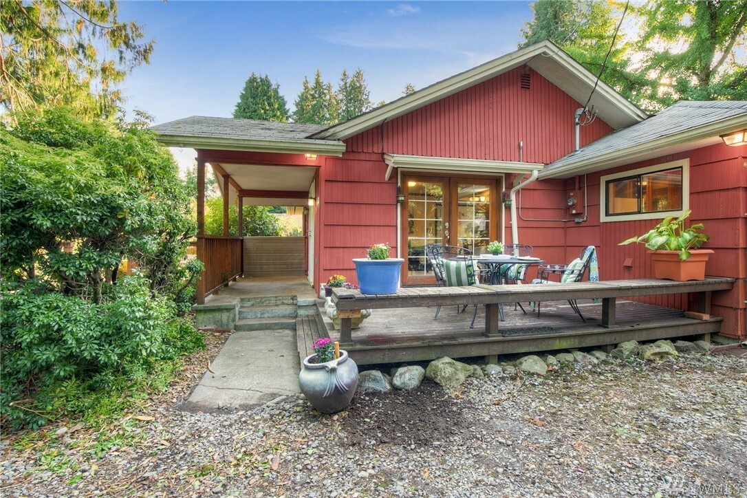 Property Photo:  1817 Humphrey St SE  WA 98501 