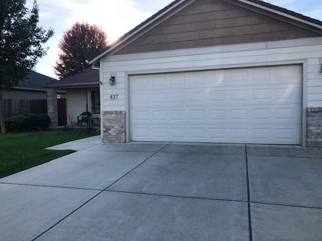 437 N Deanjou Avenue  Eagle Point OR 97524 photo