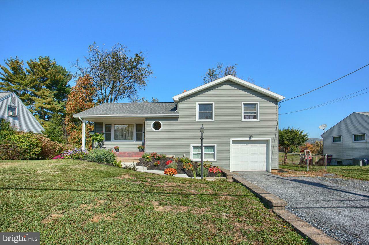 Property Photo:  18 Sharon Road  PA 17025 