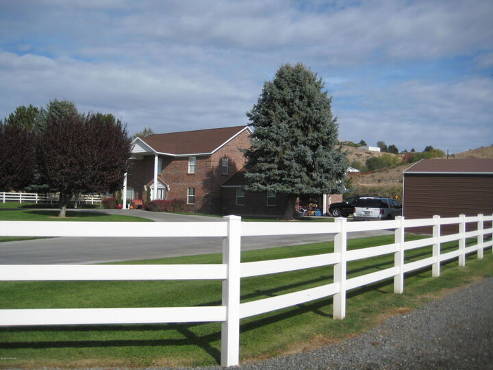 1500 Mapleway Rd  Yakima WA 98908 photo
