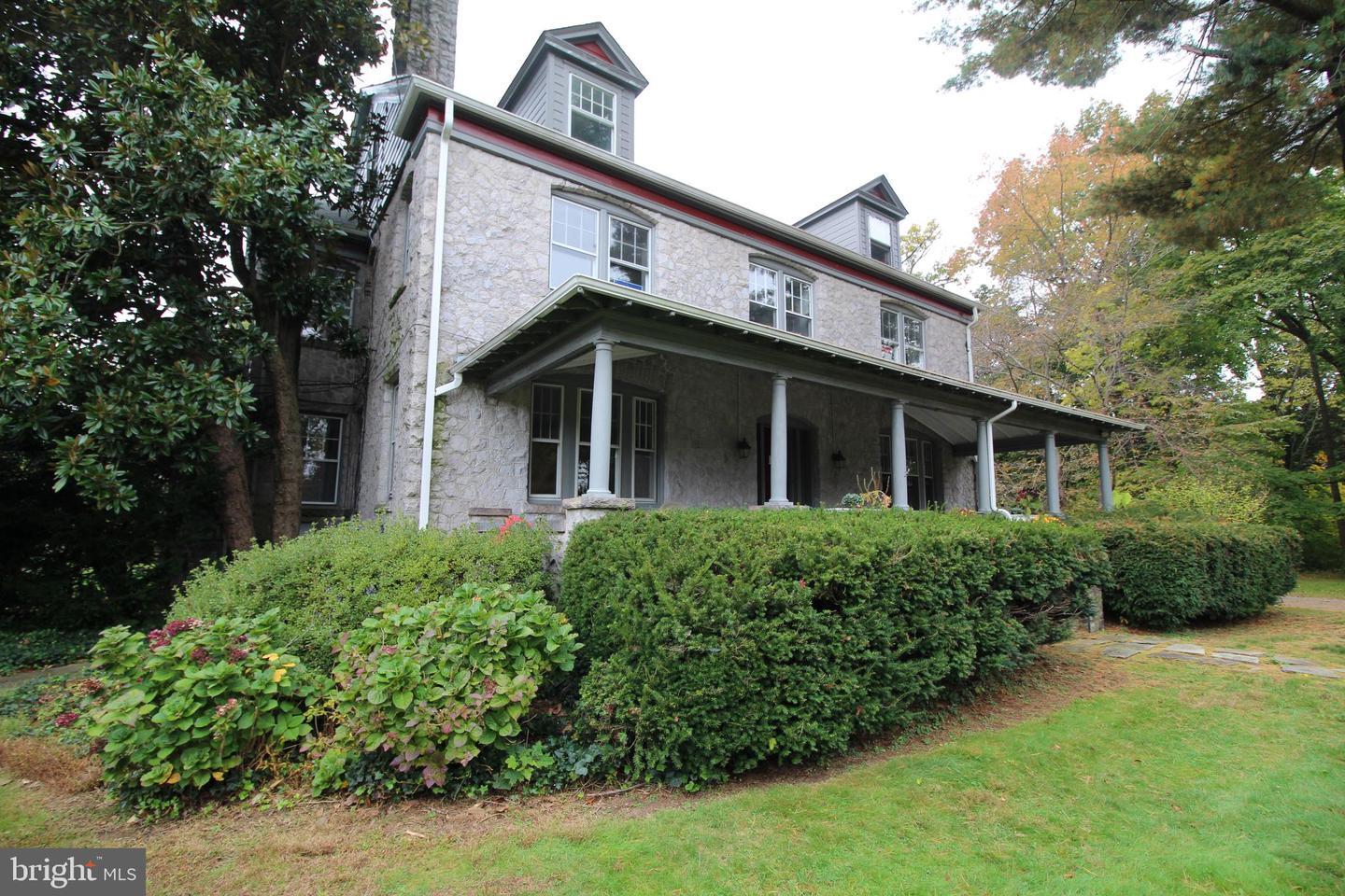 Property Photo: 147 S Delaware Avenue 7 PA 19067