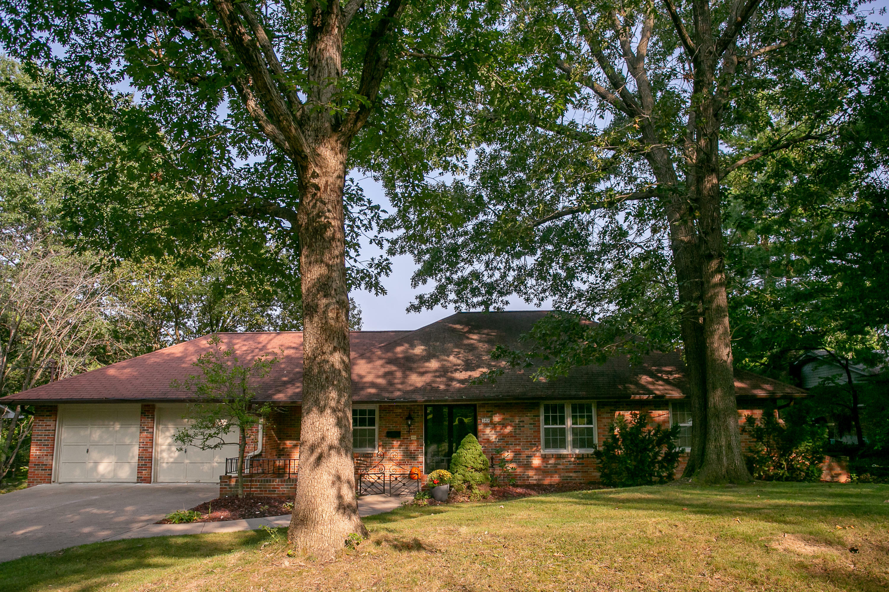 Property Photo:  702 Hulen Dr  MO 65203 