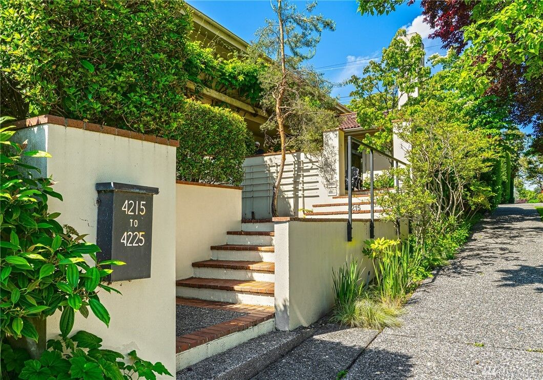 Property Photo:  4221 E Lynn St  WA 98112 