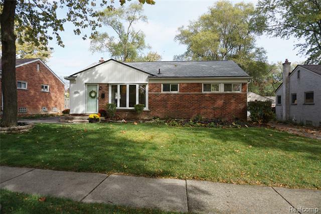 Property Photo:  23986 Colchester Drive  MI 48336 