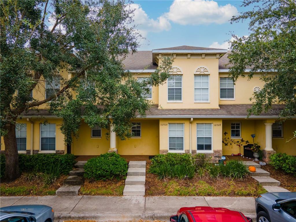 Property Photo:  10906 Brickside Court  FL 33579 