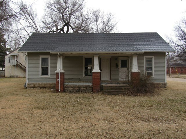 823 S Jefferson Ave  Wellington KS 67152 photo