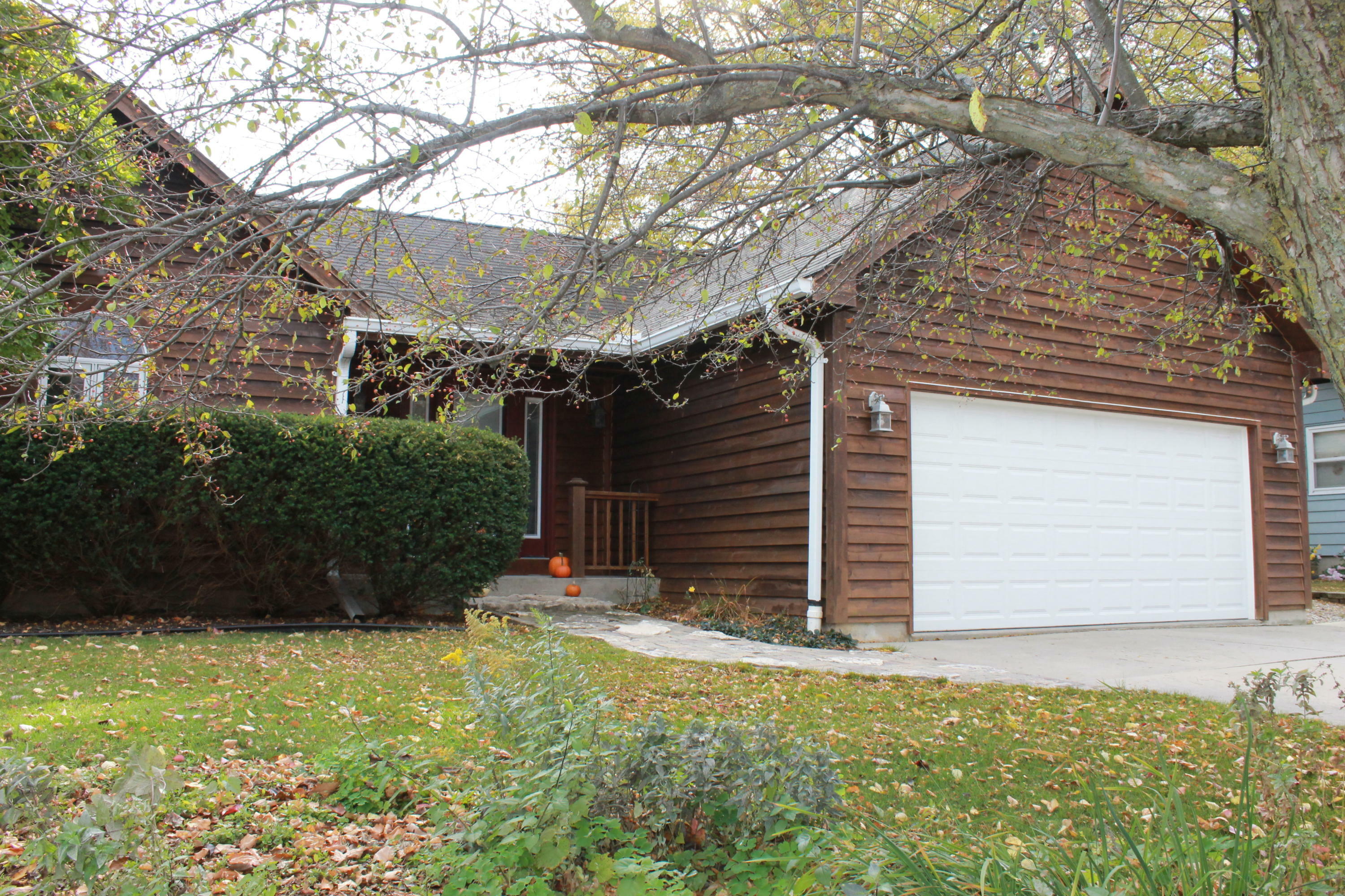 Property Photo:  265 Clover Ln  WI 53021 