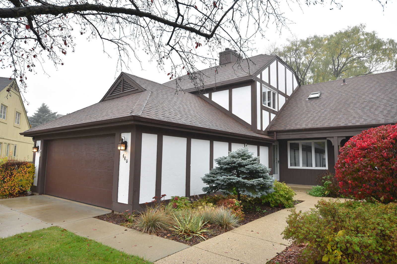 Property Photo: 660 W Mulberry Ct 51 WI 53217
