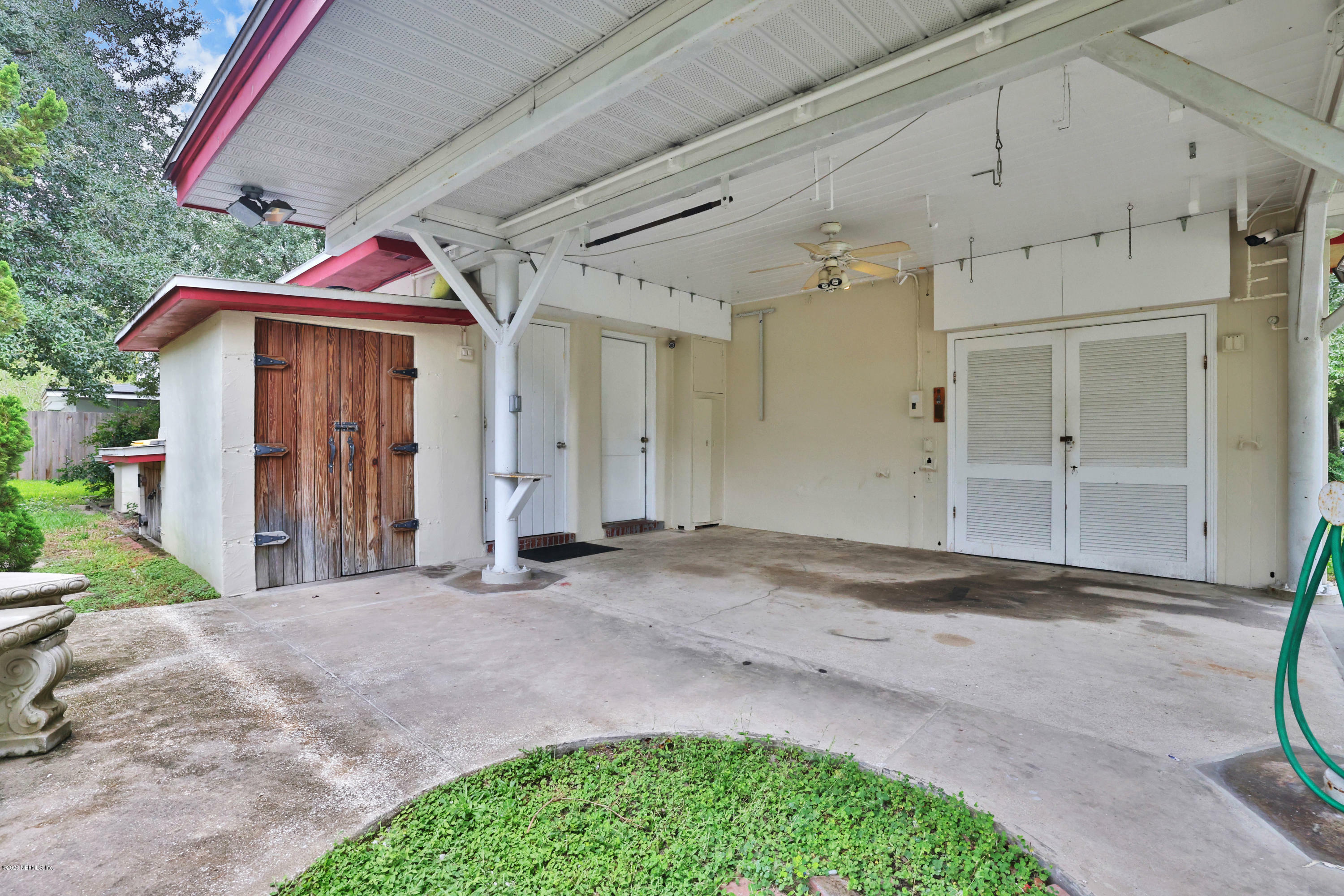 Property Photo: 2426 Clemson Road FL 32217