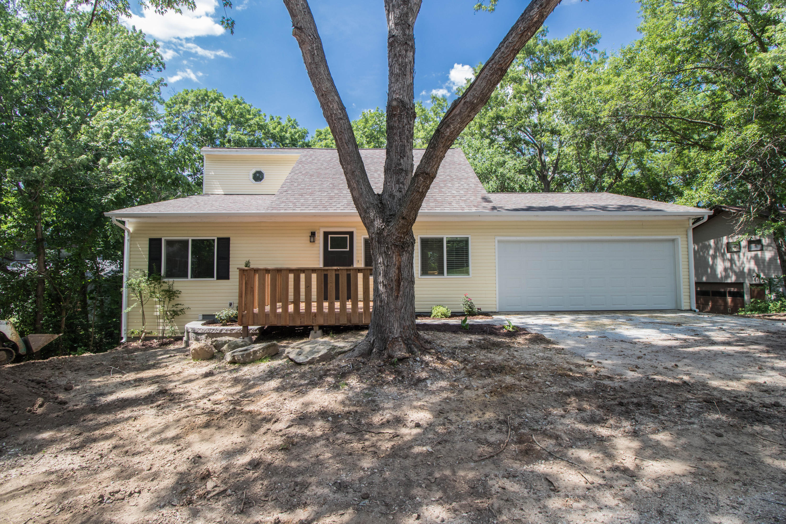 Property Photo:  1911 Lovejoy Ln  MO 65202 