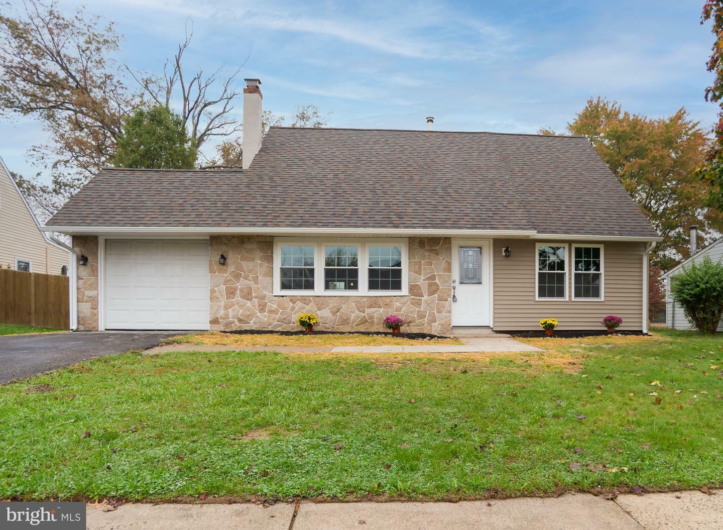 Property Photo:  60 Pine Needle Road  PA 19056 