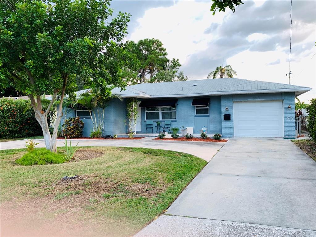 Property Photo:  8744 Sunlit Cove Drive NE  FL 33702 
