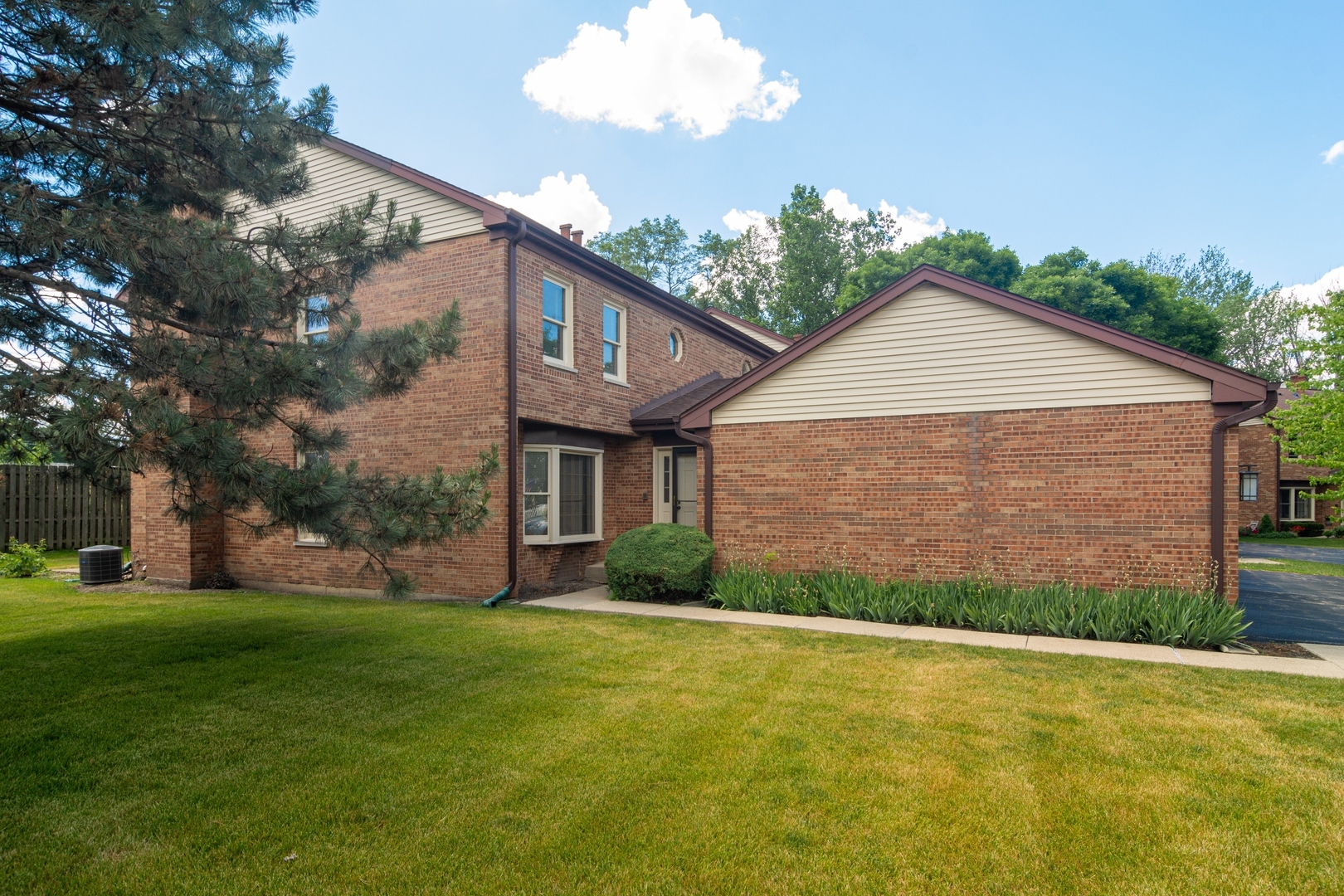 Property Photo:  1560 Windsor Drive N  IL 60004 