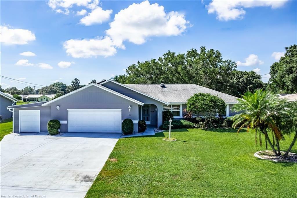 Property Photo:  213 Hillcrest Drive  FL 33825 